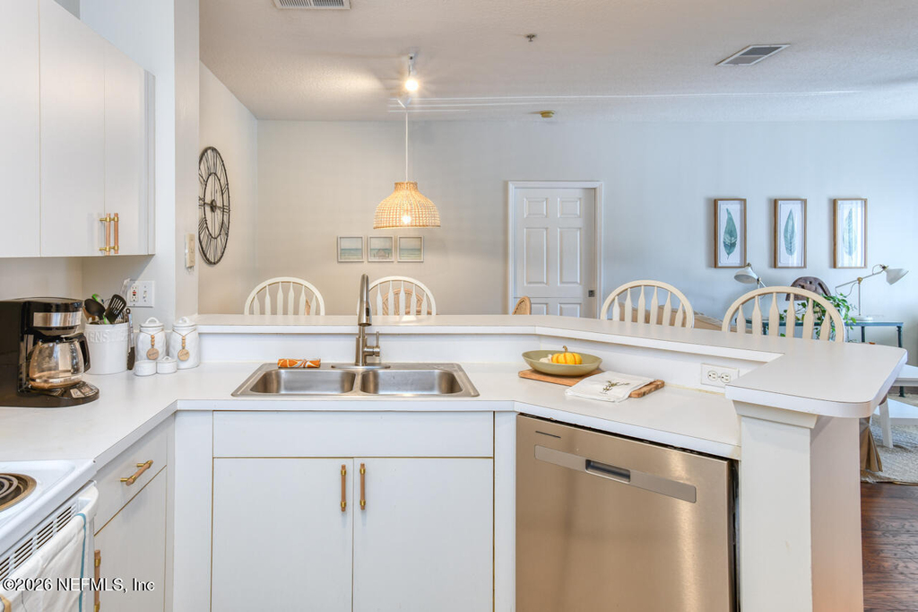 605 Fairway Drive - Photo 7