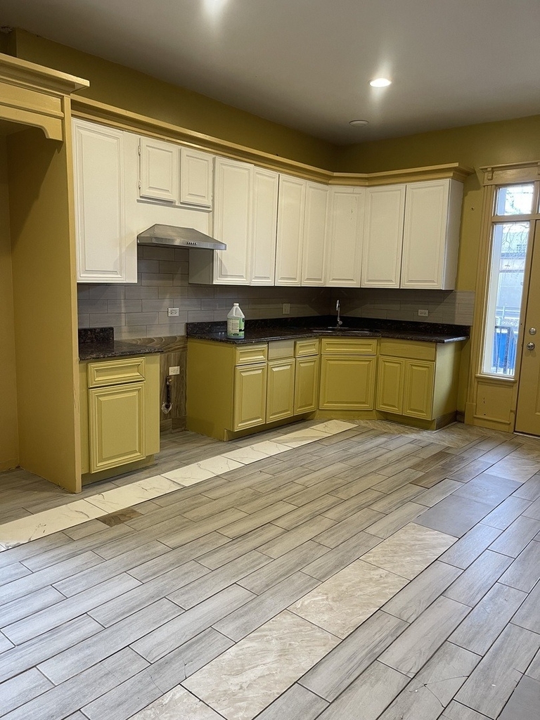3341 W Walnut Street - Photo 2