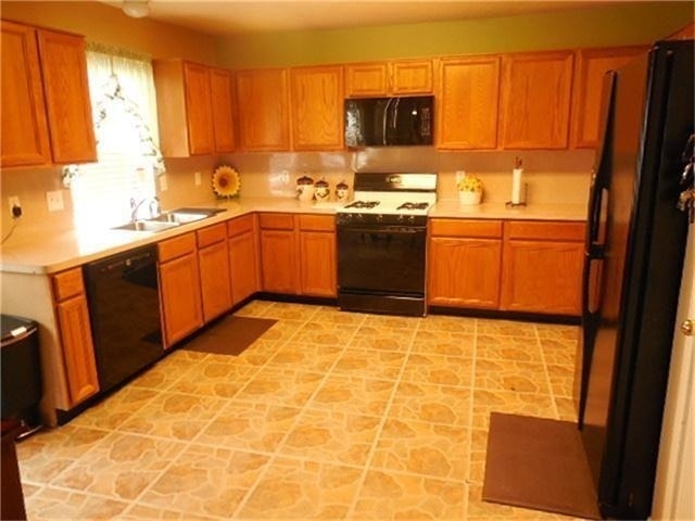 1402 Hunter Ridge Court - Photo 2