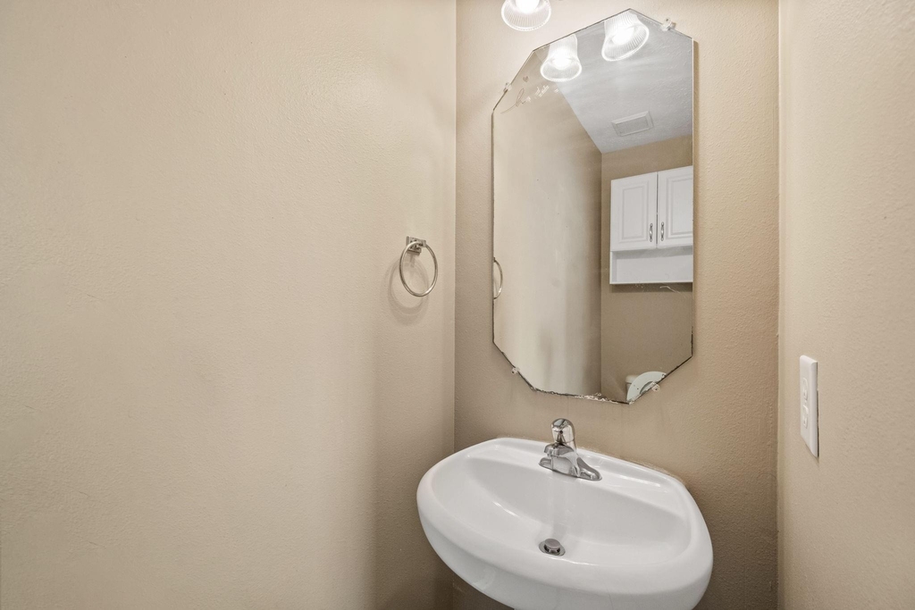 8714 Thistlemoor Lane - Photo 2