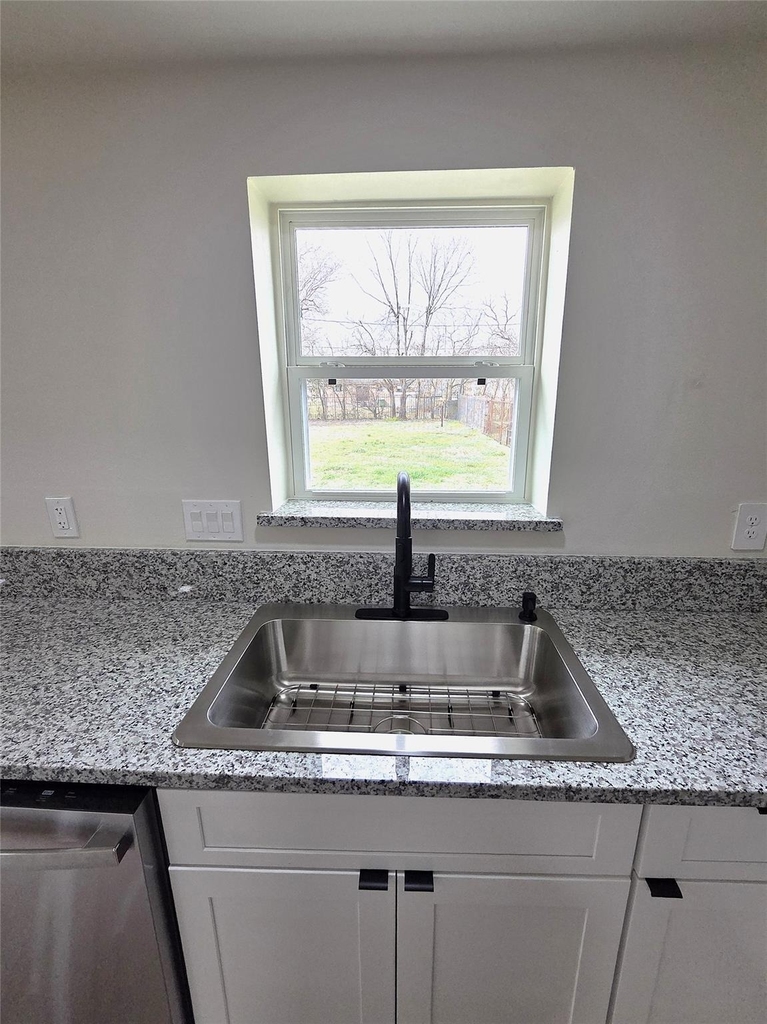 4607 Englewood Street - Photo 13