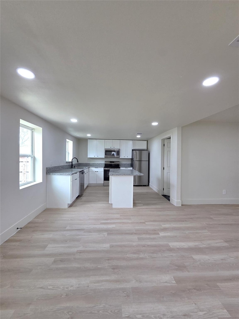 4607 Englewood Street - Photo 5