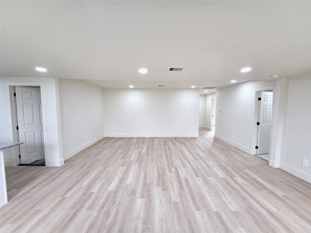 4607 Englewood Street - Photo 9