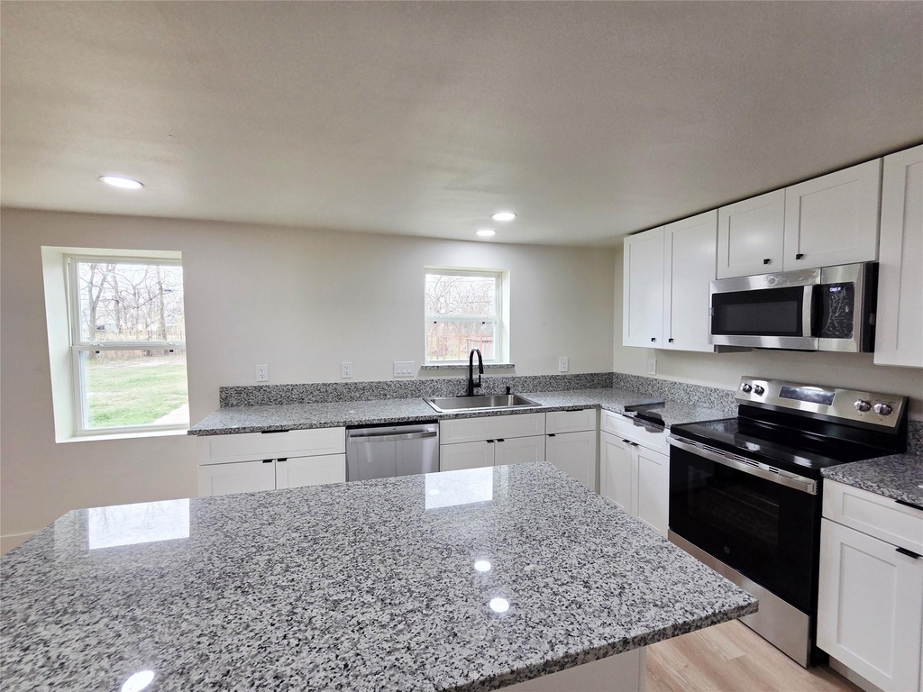 4607 Englewood Street - Photo 10