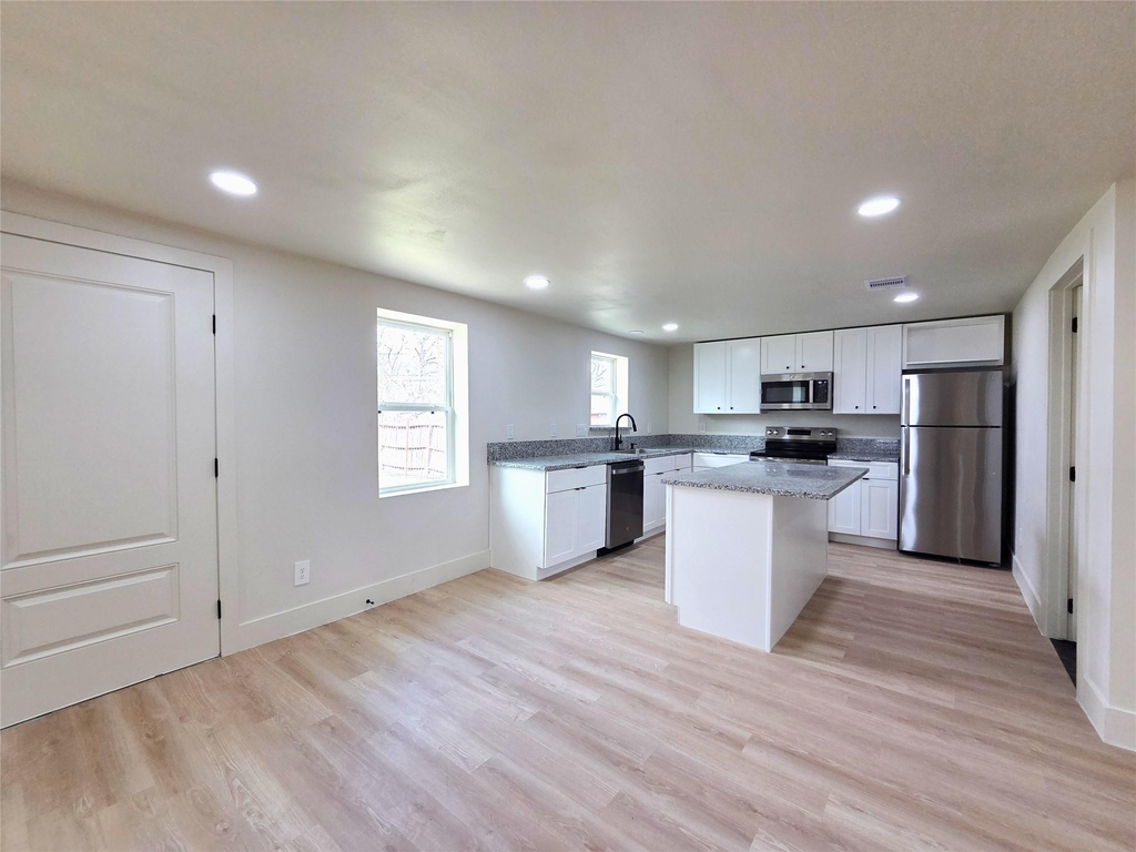 4607 Englewood Street - Photo 4