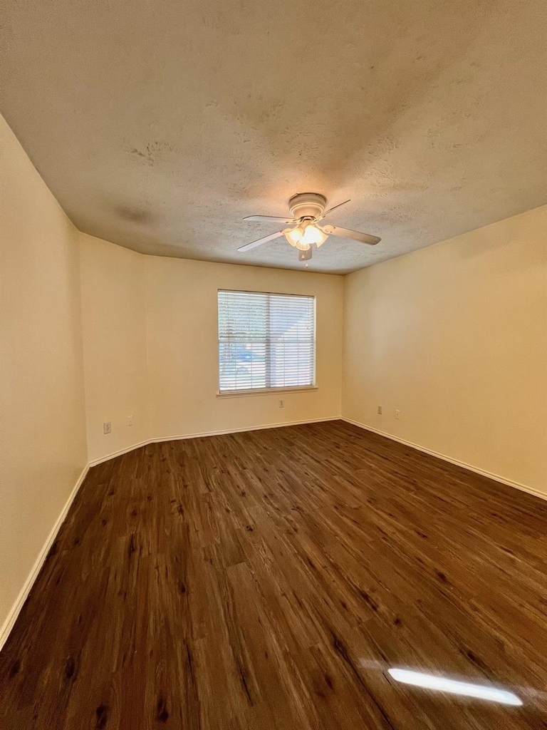 1522 Glasholm Drive - Photo 3