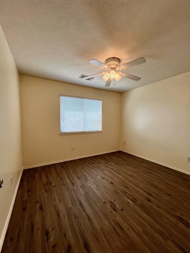 1522 Glasholm Drive - Photo 11
