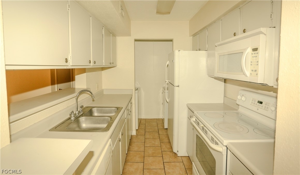 2835 Winkler Avenue - Photo 5