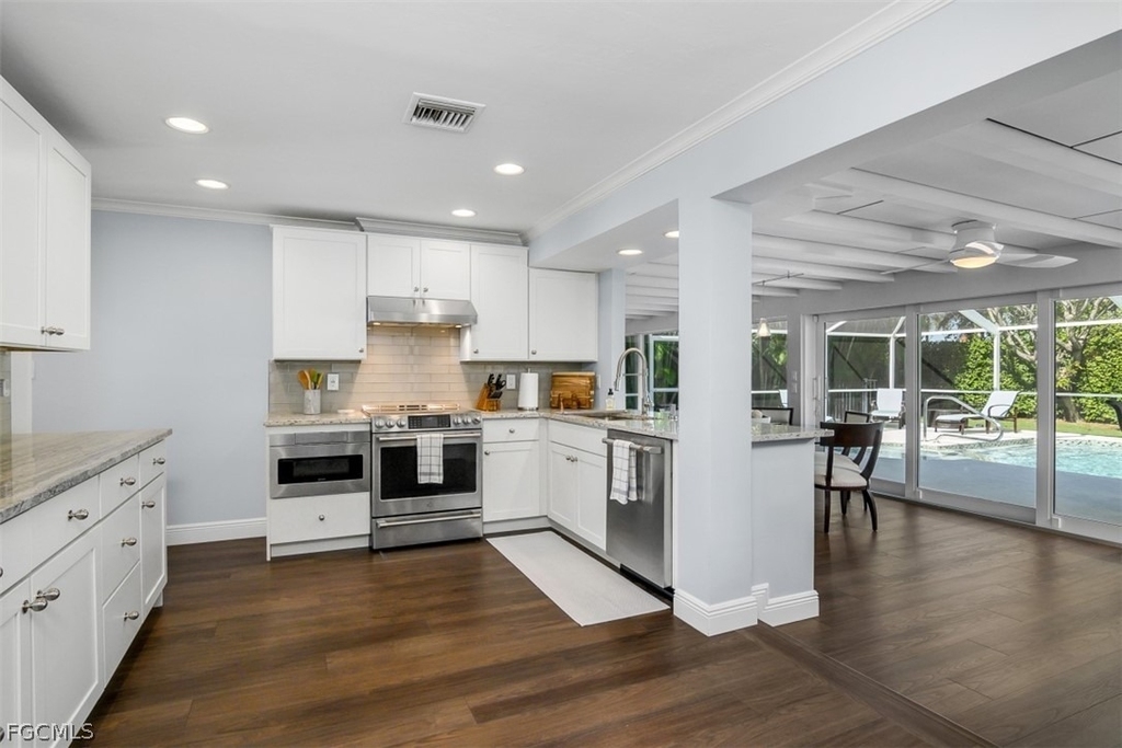 549 7th Avenue N - Photo 16