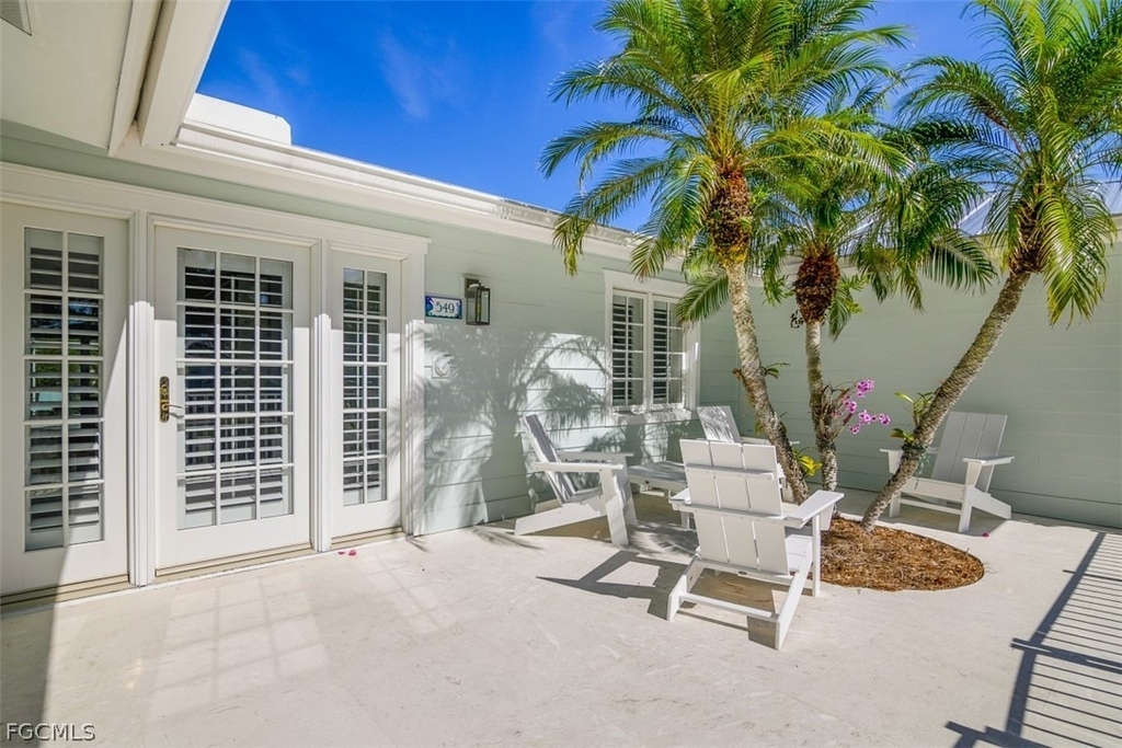 549 7th Avenue N - Photo 1