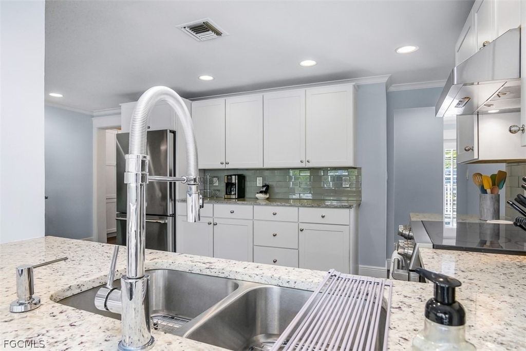 549 7th Avenue N - Photo 9