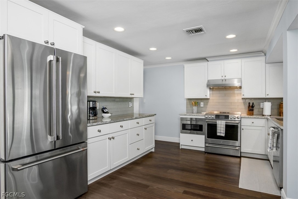549 7th Avenue N - Photo 8