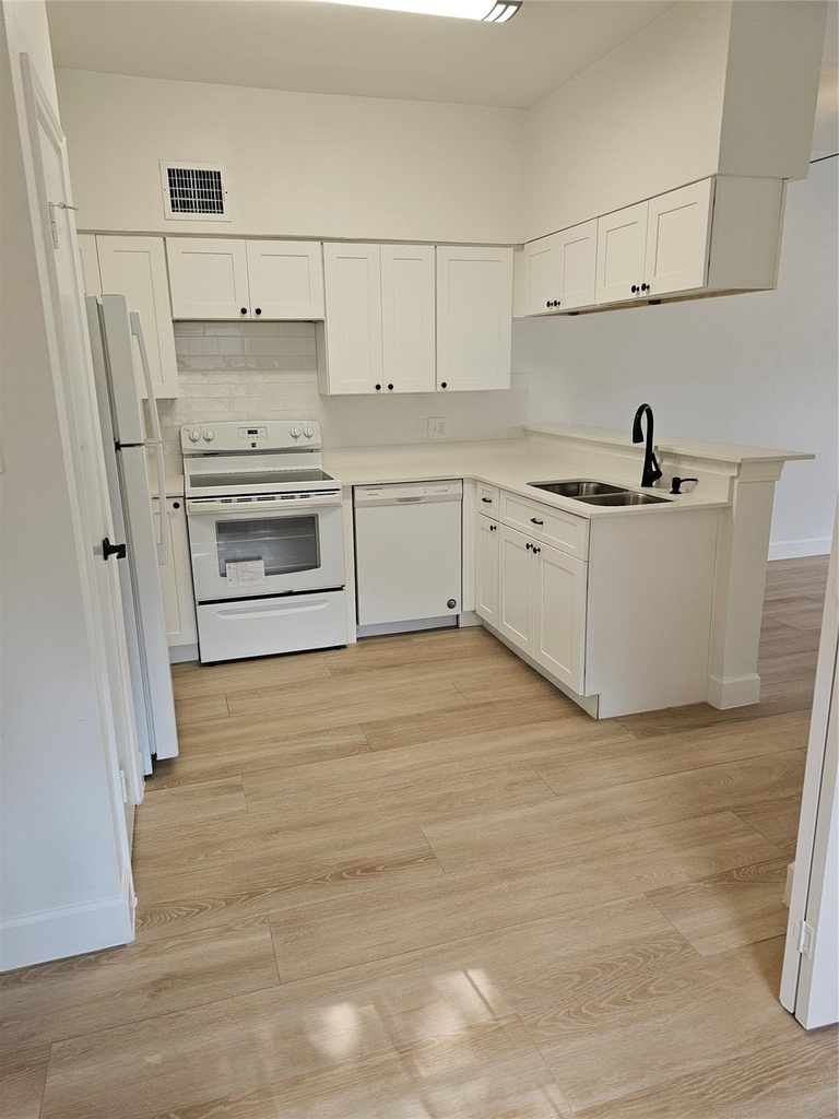 2626 Holly Hall Street - Photo 10