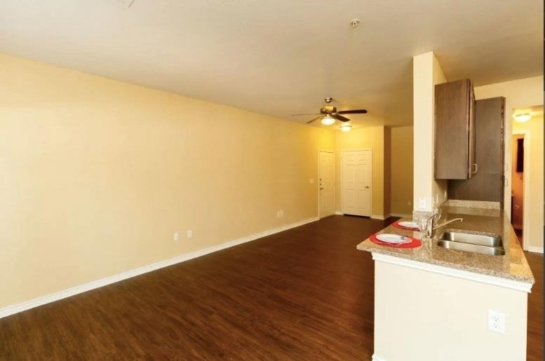 8275 Stonebrook Pkwy - Photo 10