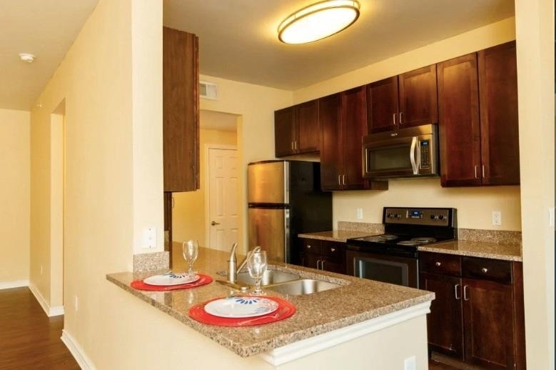 8275 Stonebrook Pkwy - Photo 8
