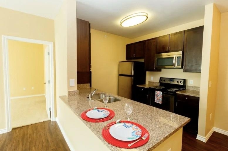 8275 Stonebrook Pkwy - Photo 7