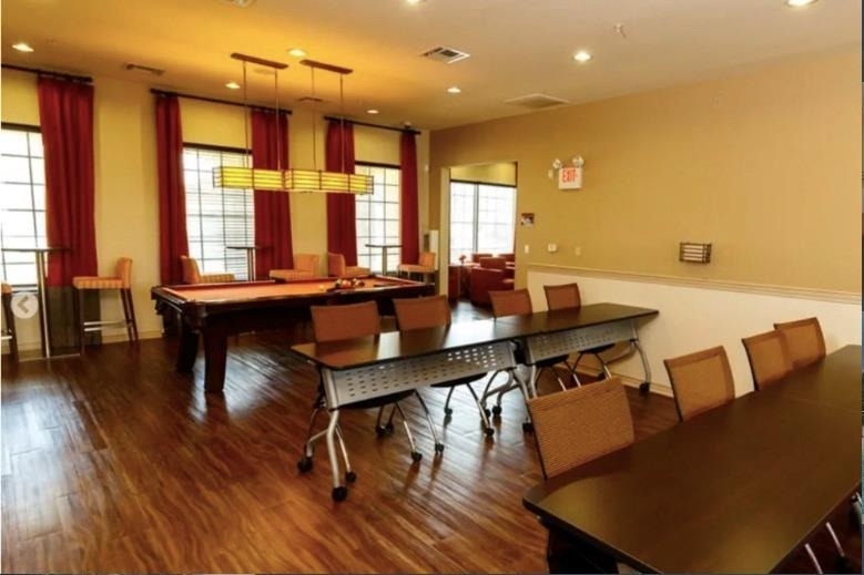 8275 Stonebrook Pkwy - Photo 2