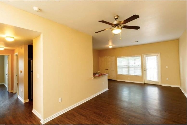 8275 Stonebrook Pkwy - Photo 11