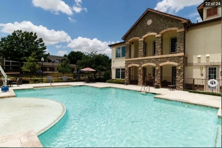 8275 Stonebrook Pkwy - Photo 4