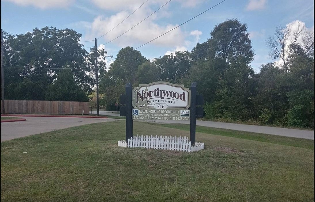 516 Laredo - Photo 2