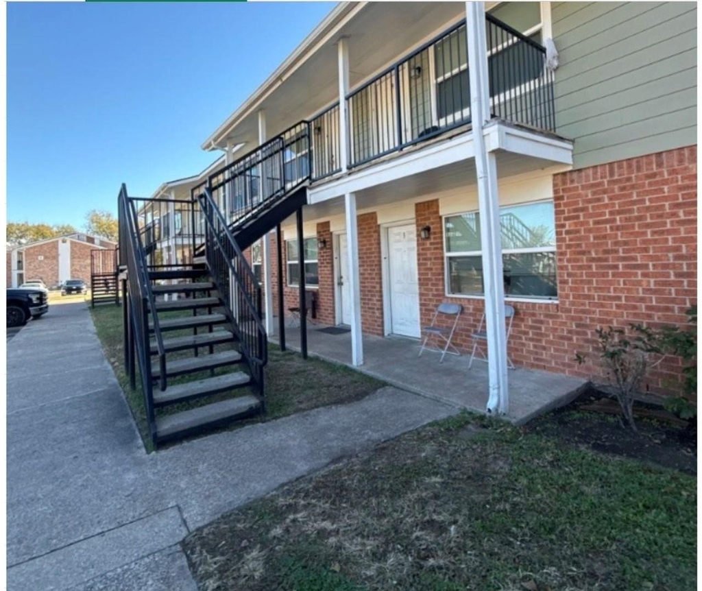 516 Laredo - Photo 10
