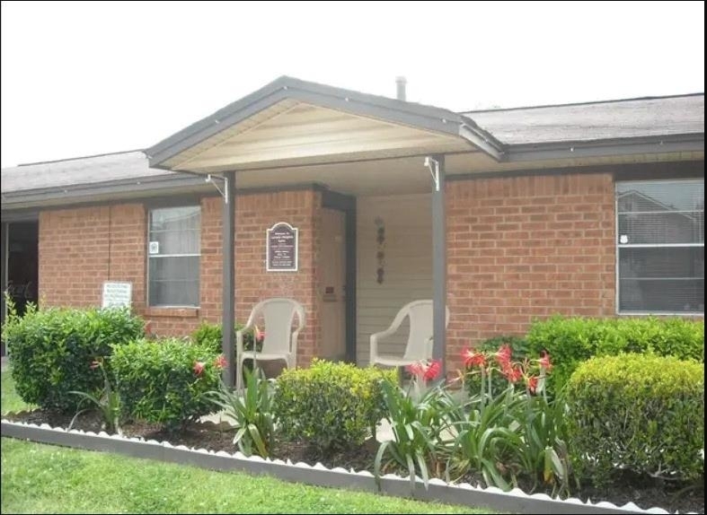 516 Laredo - Photo 4
