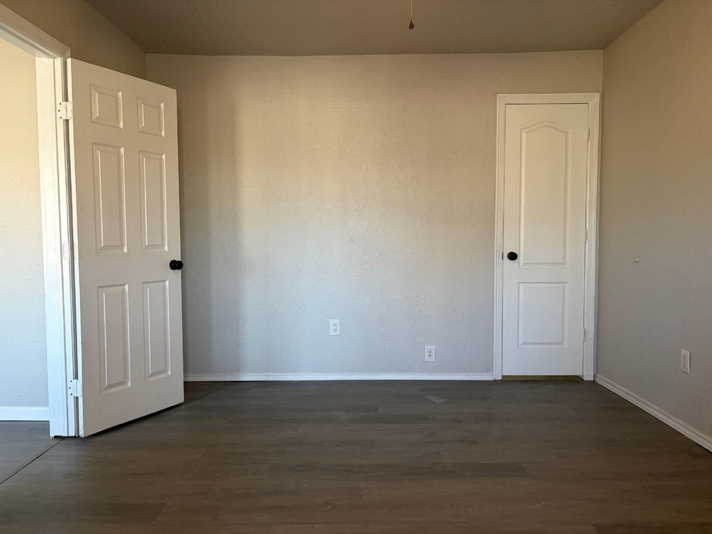 5402 Lyndhurst Drive - Photo 4