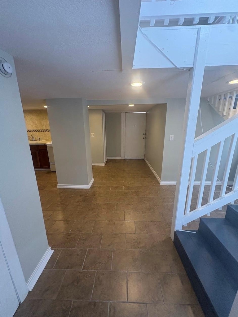 2205 33rd Street - Photo 3