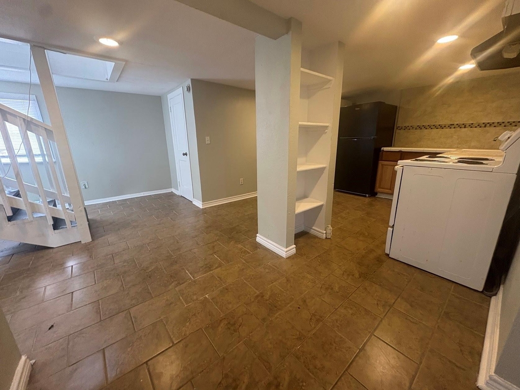 2205 33rd Street - Photo 2