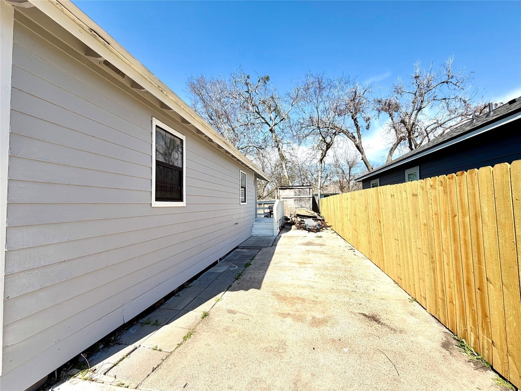 710 Fields Street - Photo 1