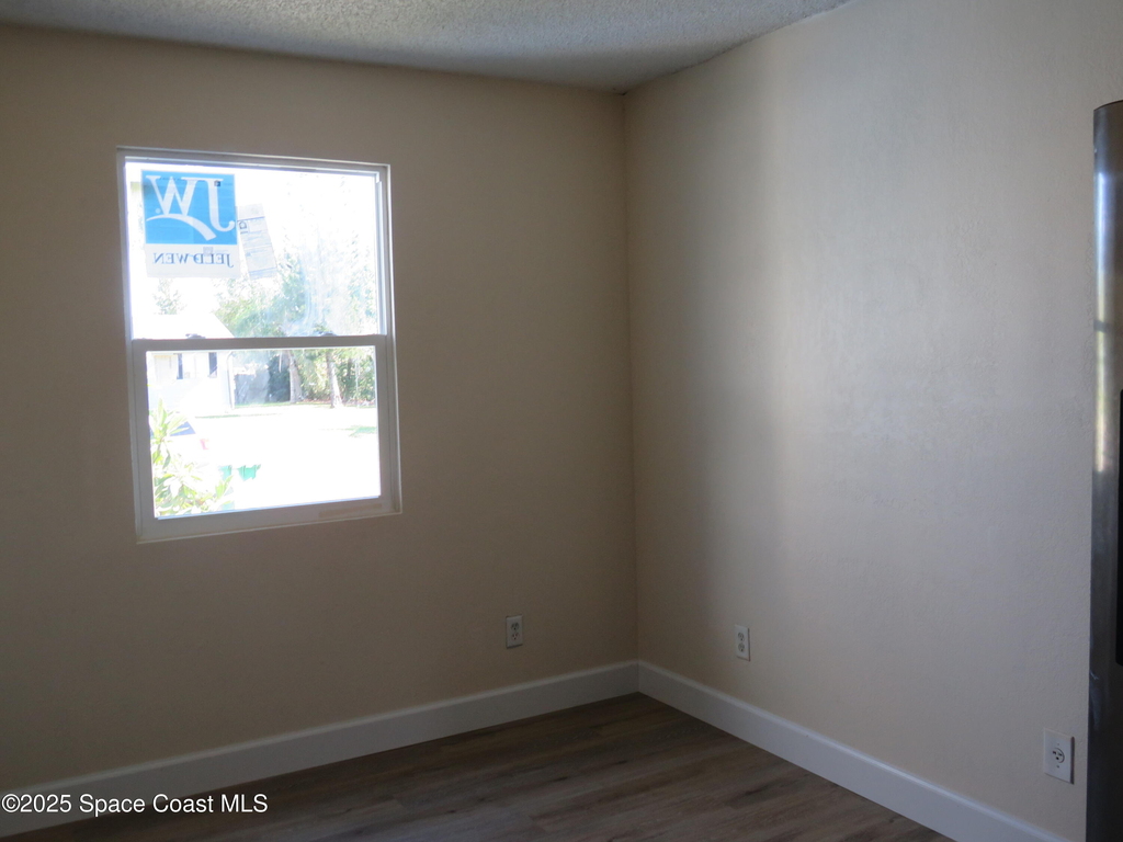 1690 Elizabeth Avenue - Photo 10