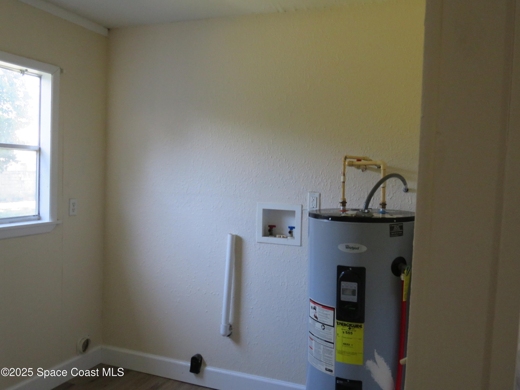 1690 Elizabeth Avenue - Photo 14