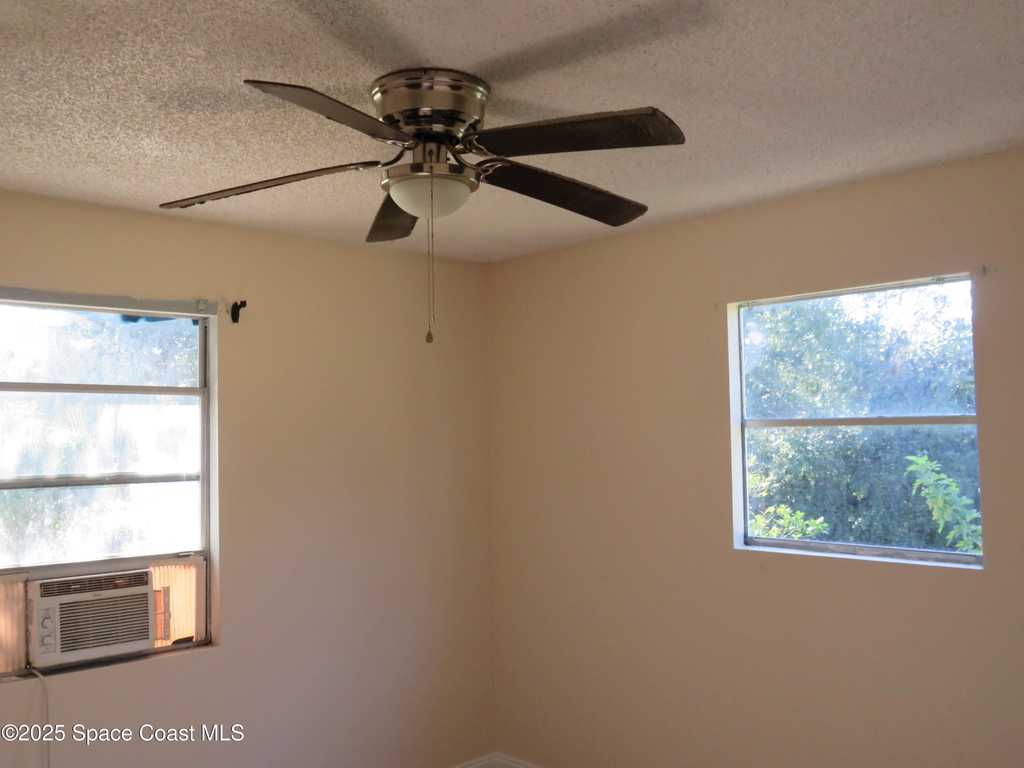 1690 Elizabeth Avenue - Photo 21
