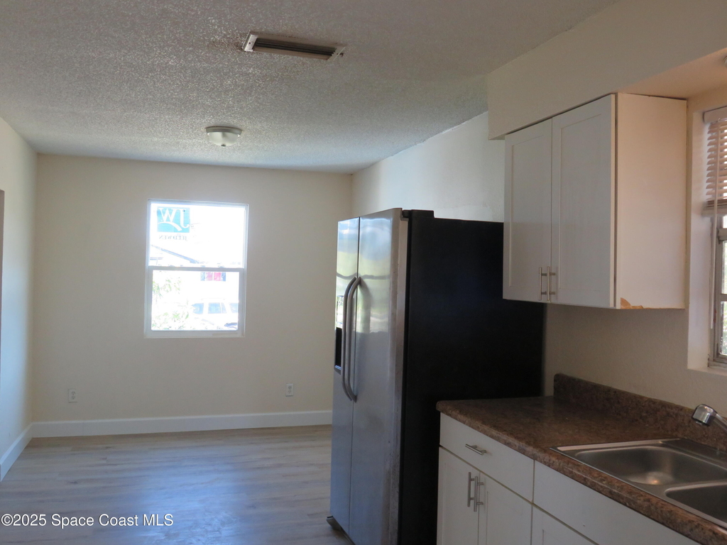 1690 Elizabeth Avenue - Photo 9