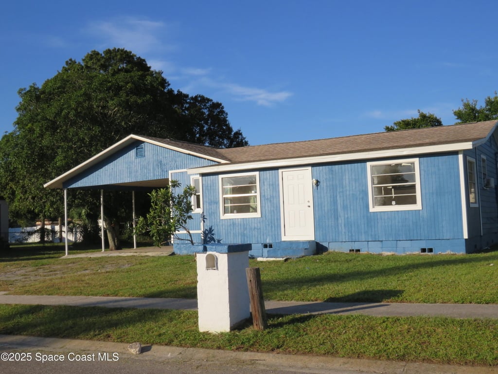 1690 Elizabeth Avenue - Photo 2