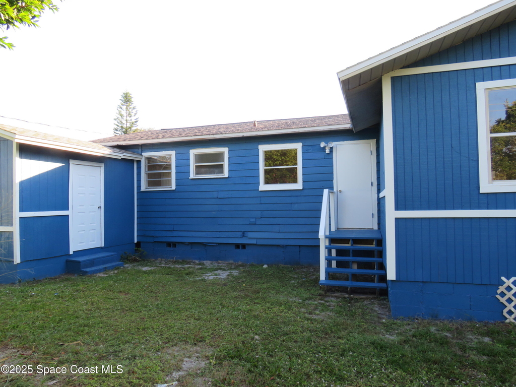 1690 Elizabeth Avenue - Photo 3