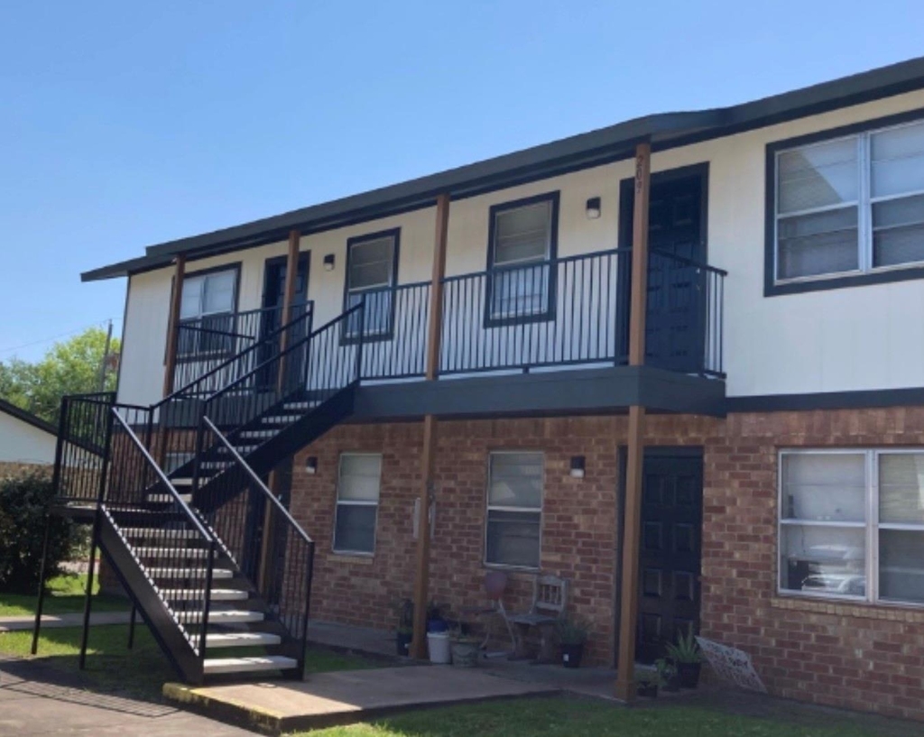 1415 W Norris Street - Photo 1