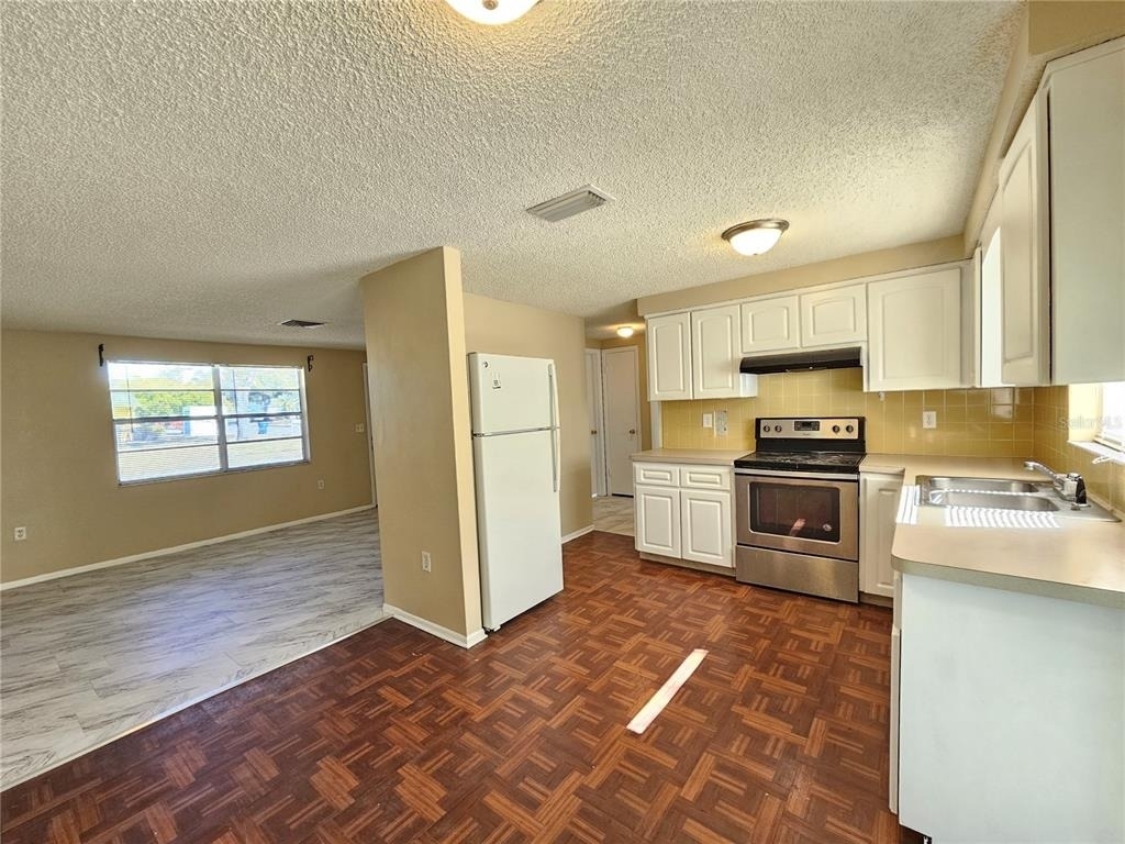 6324 Lomand Avenue - Photo 4