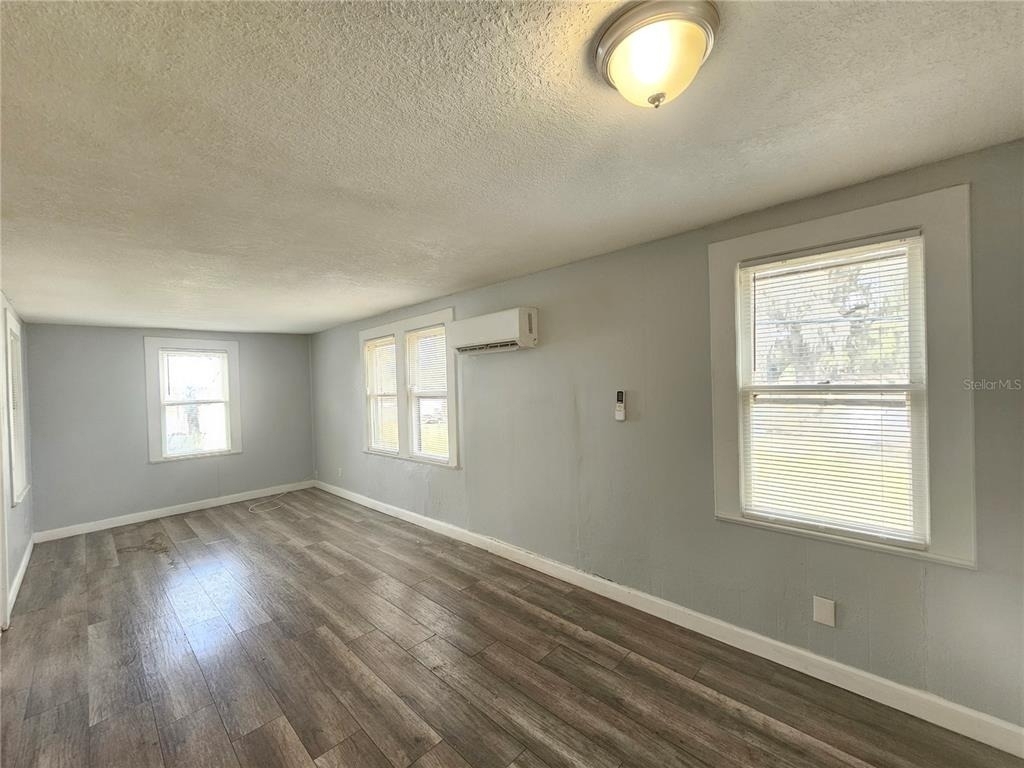 503 Longfellow Boulevard - Photo 4