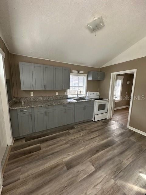 1587 Scranton Avenue - Photo 4