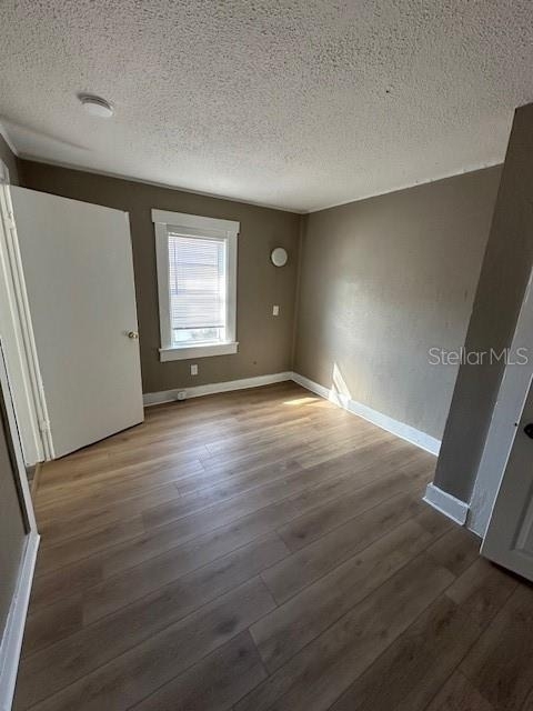 1587 Scranton Avenue - Photo 8