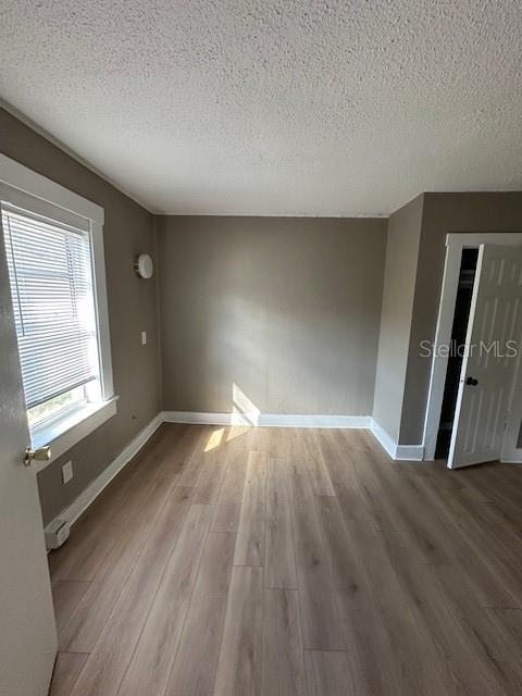 1587 Scranton Avenue - Photo 6