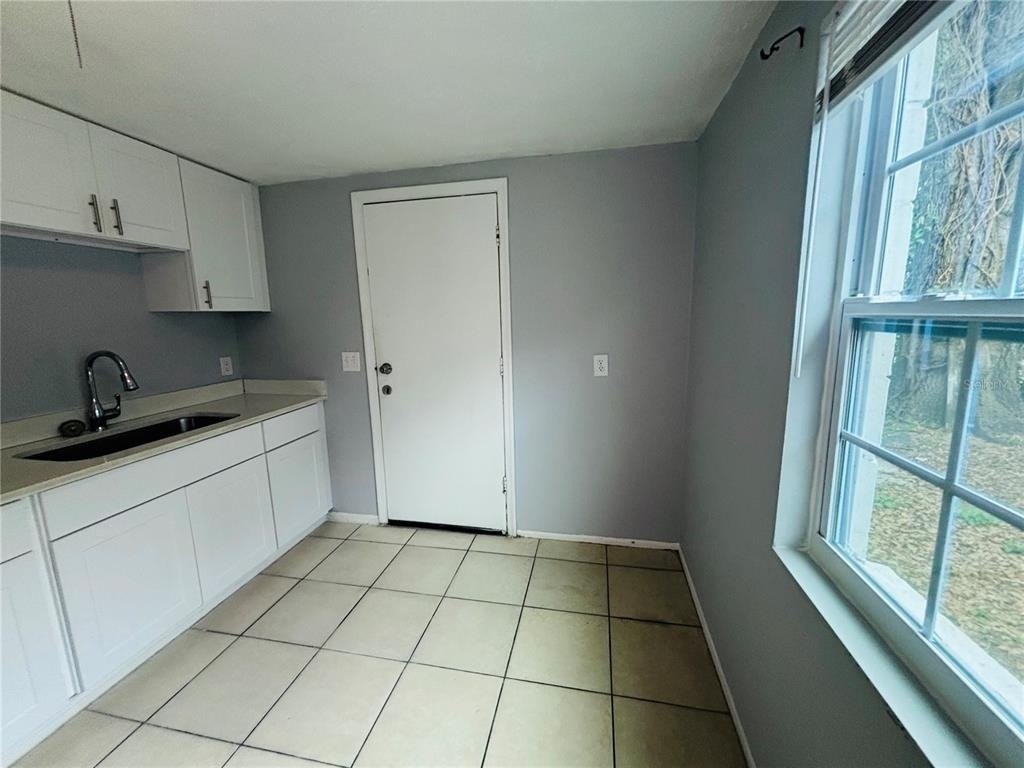 11733 N 12th Street - Photo 2