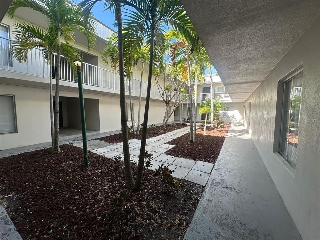 1830 Maravilla Avenue - Photo 5