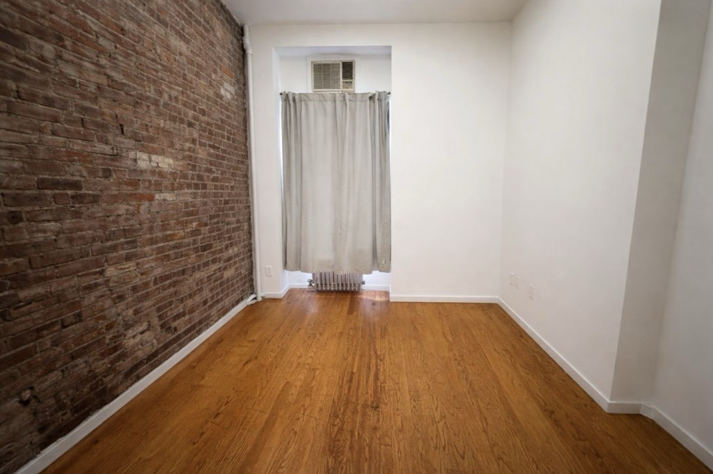 West 48th Street - Photo 3