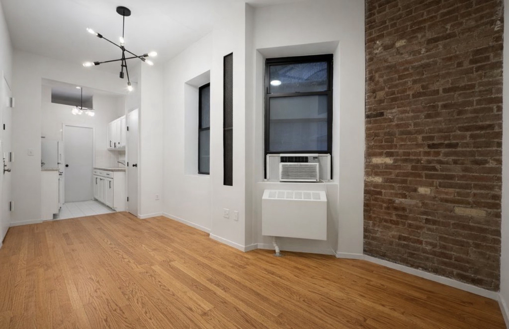 West 48th Street - Photo 0