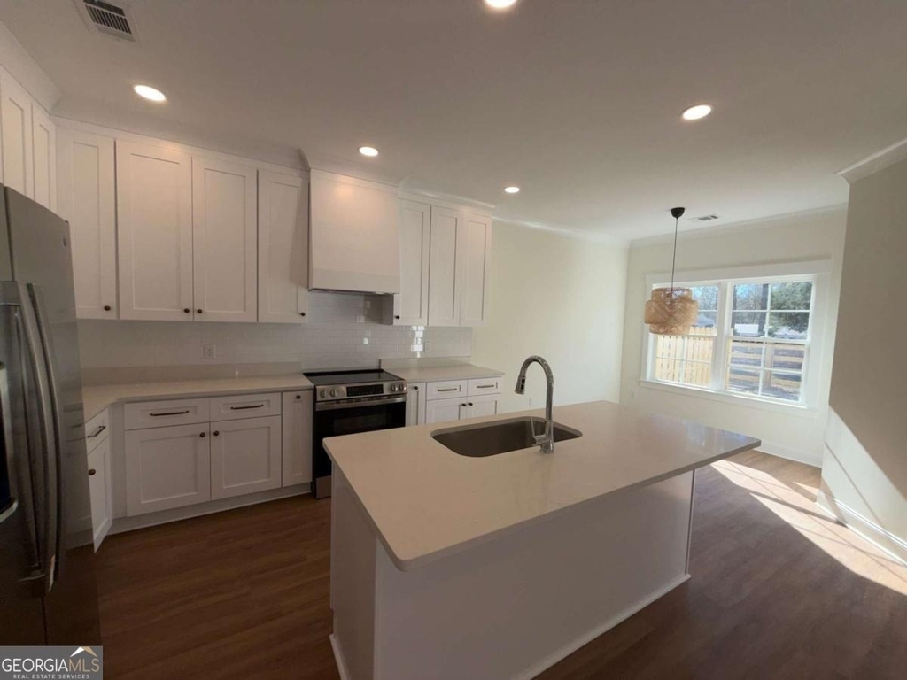 111 Longpoint Drive - Photo 4