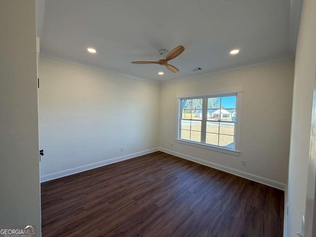 111 Longpoint Drive - Photo 8