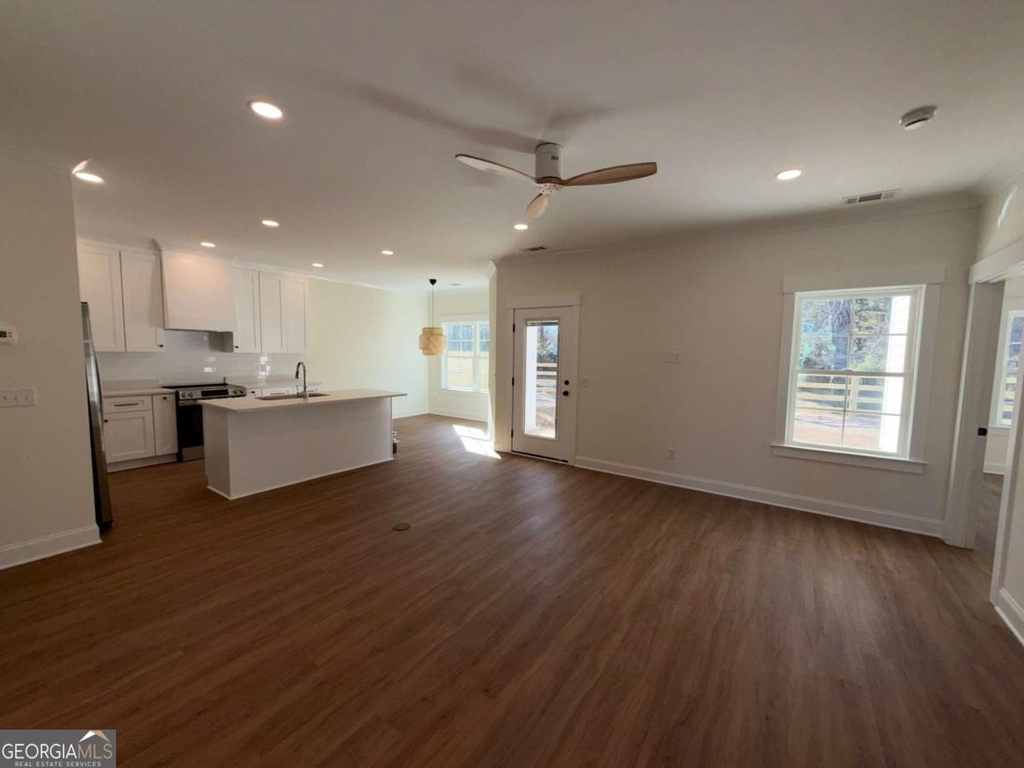 113 Longpoint Drive - Photo 2