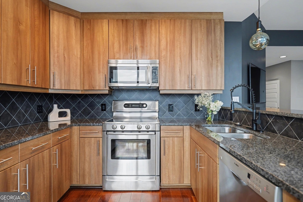 1080 Peachtree Street Ne - Photo 38